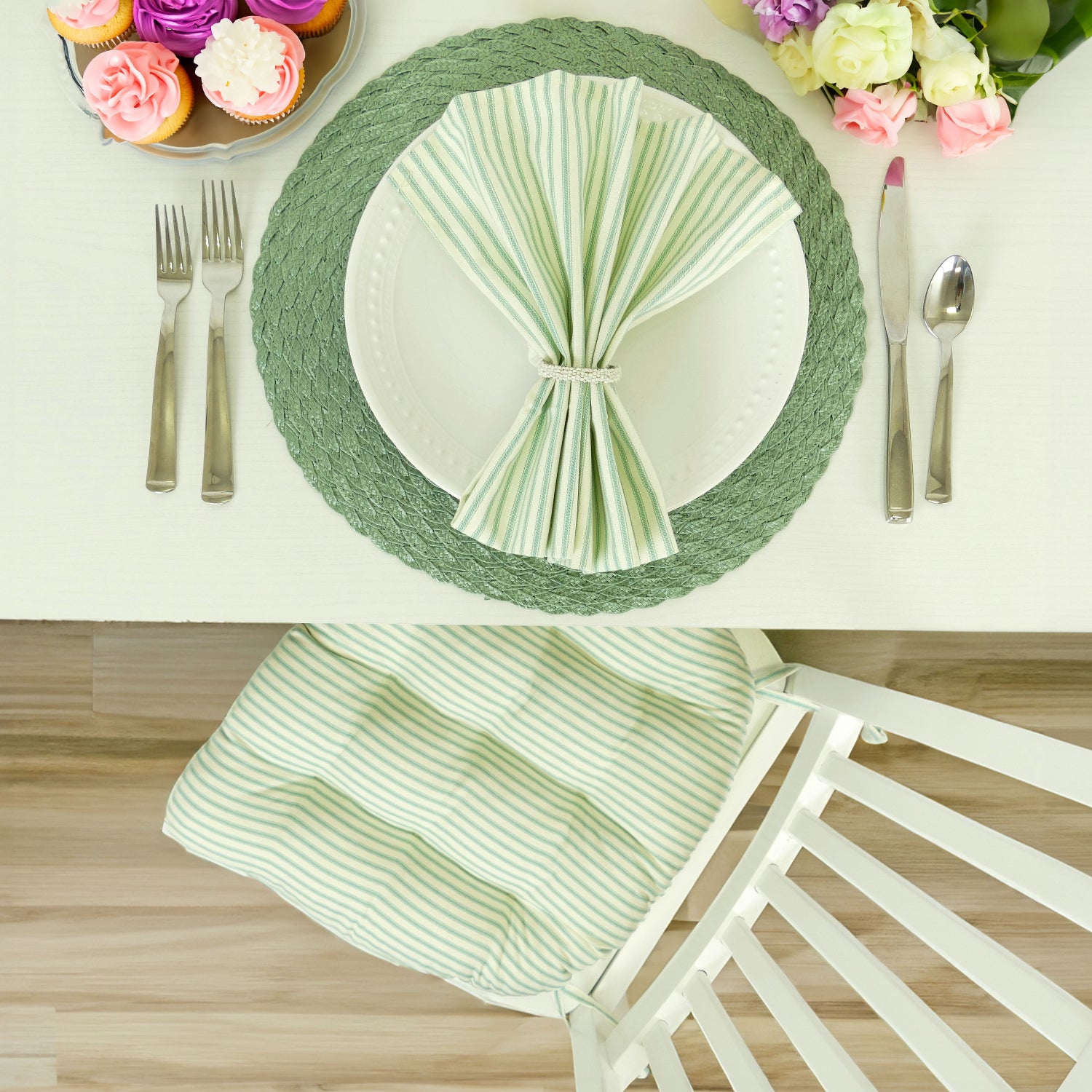 aqua napkins and chair cushion