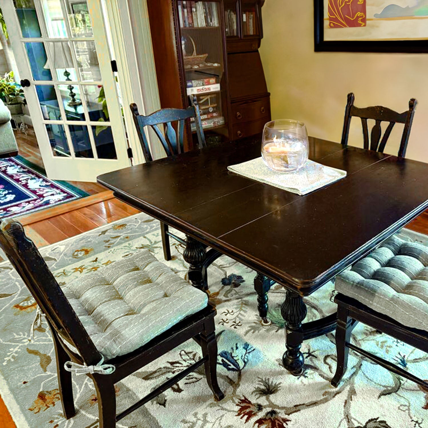 turquoise dining chair cushions tied onto sheafback dining chairs in formal dining room decorated in traditional style