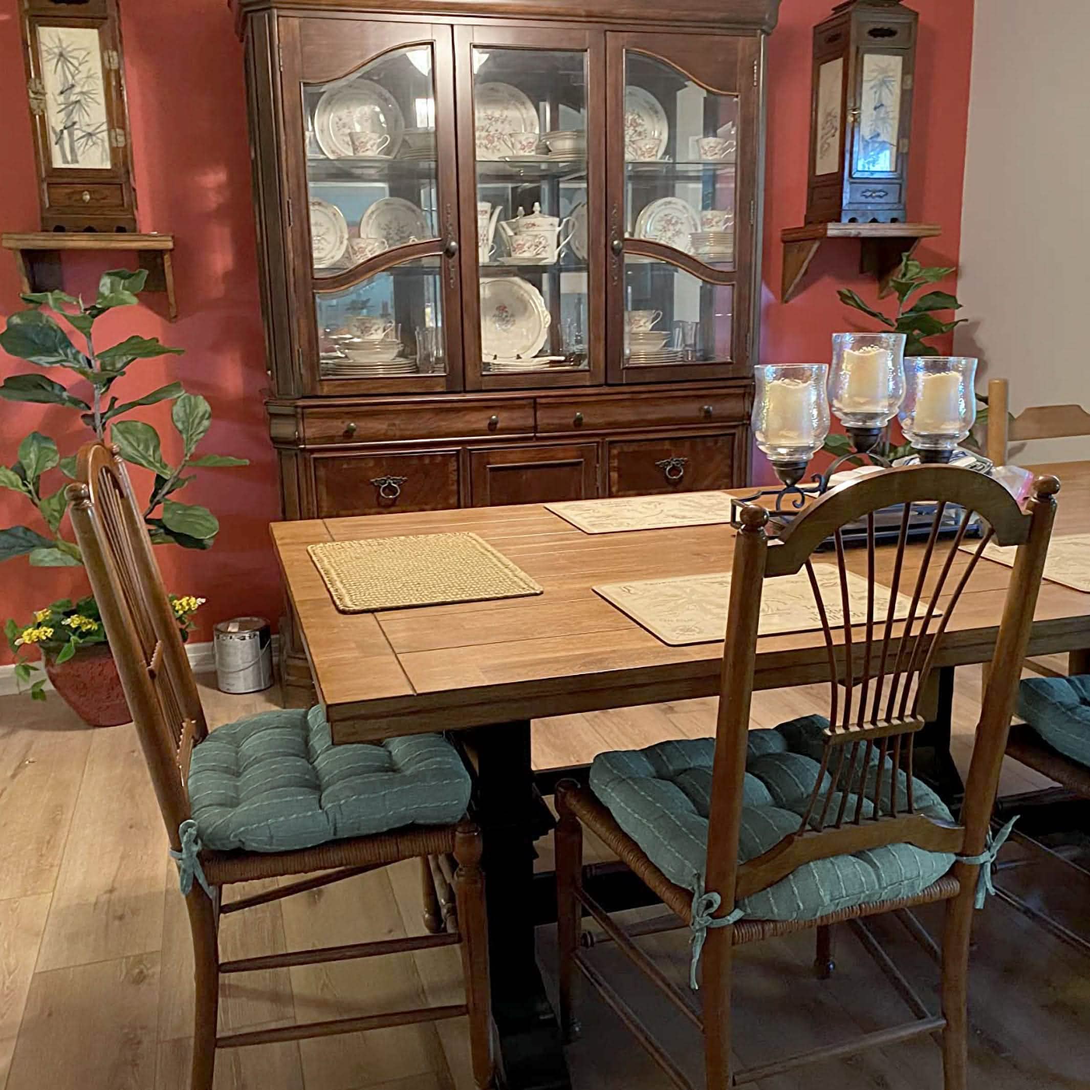 turquoise dining chair cushions tied onto sheafback dining chairs in formal dining room decorated in traditional style