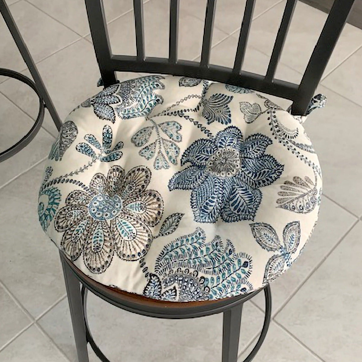 Round chair best sale cushions with ties