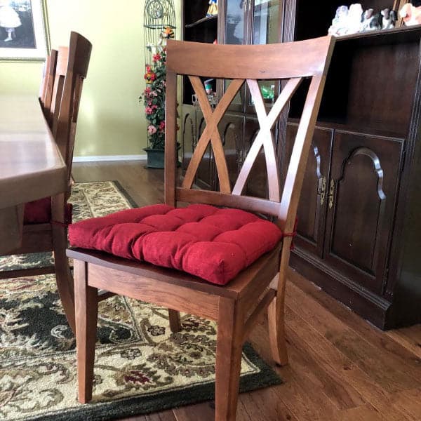 Red dining 2025 chair cushions